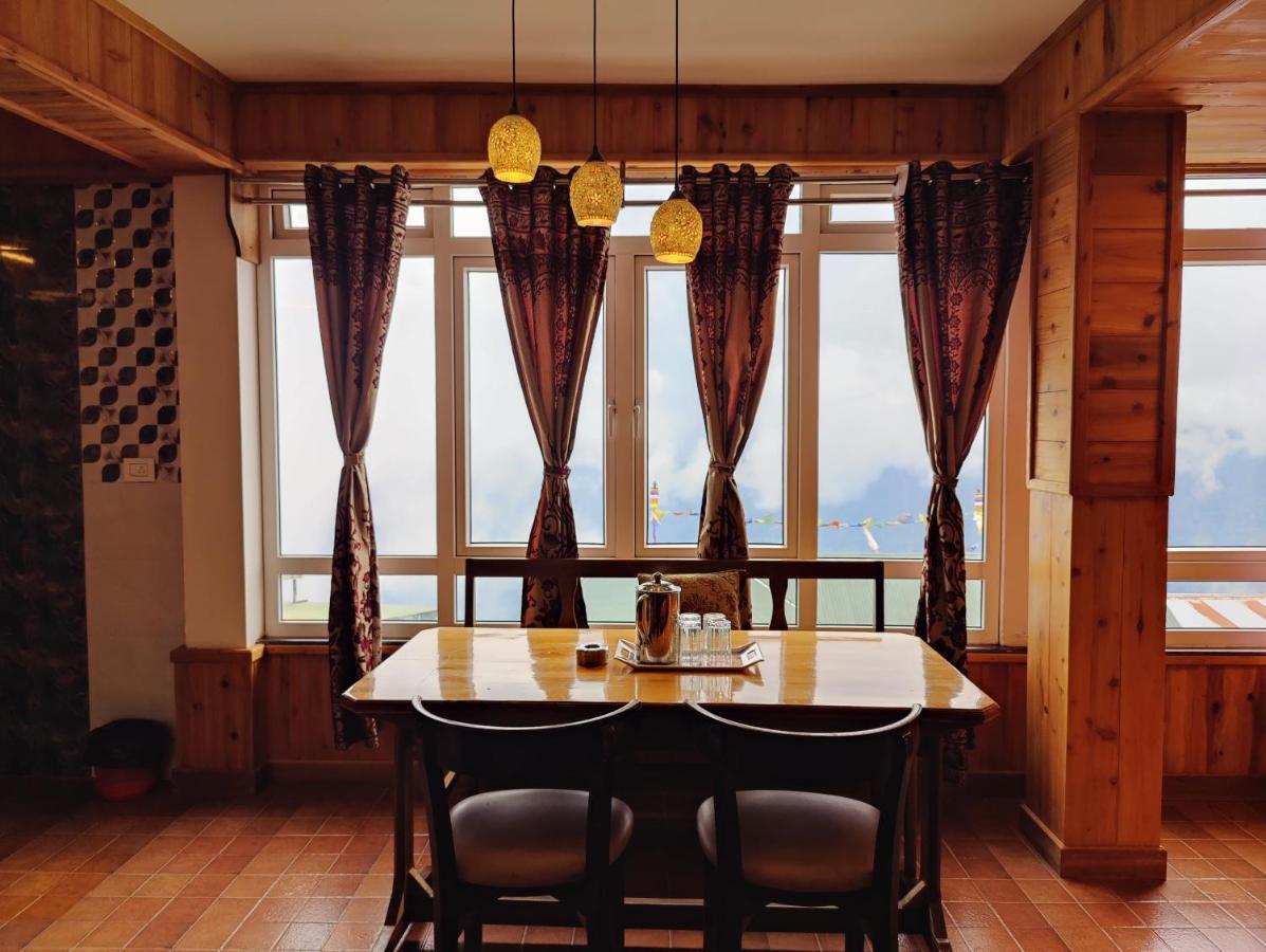 Hotel Golden Orchid Дарджилинг Экстерьер фото