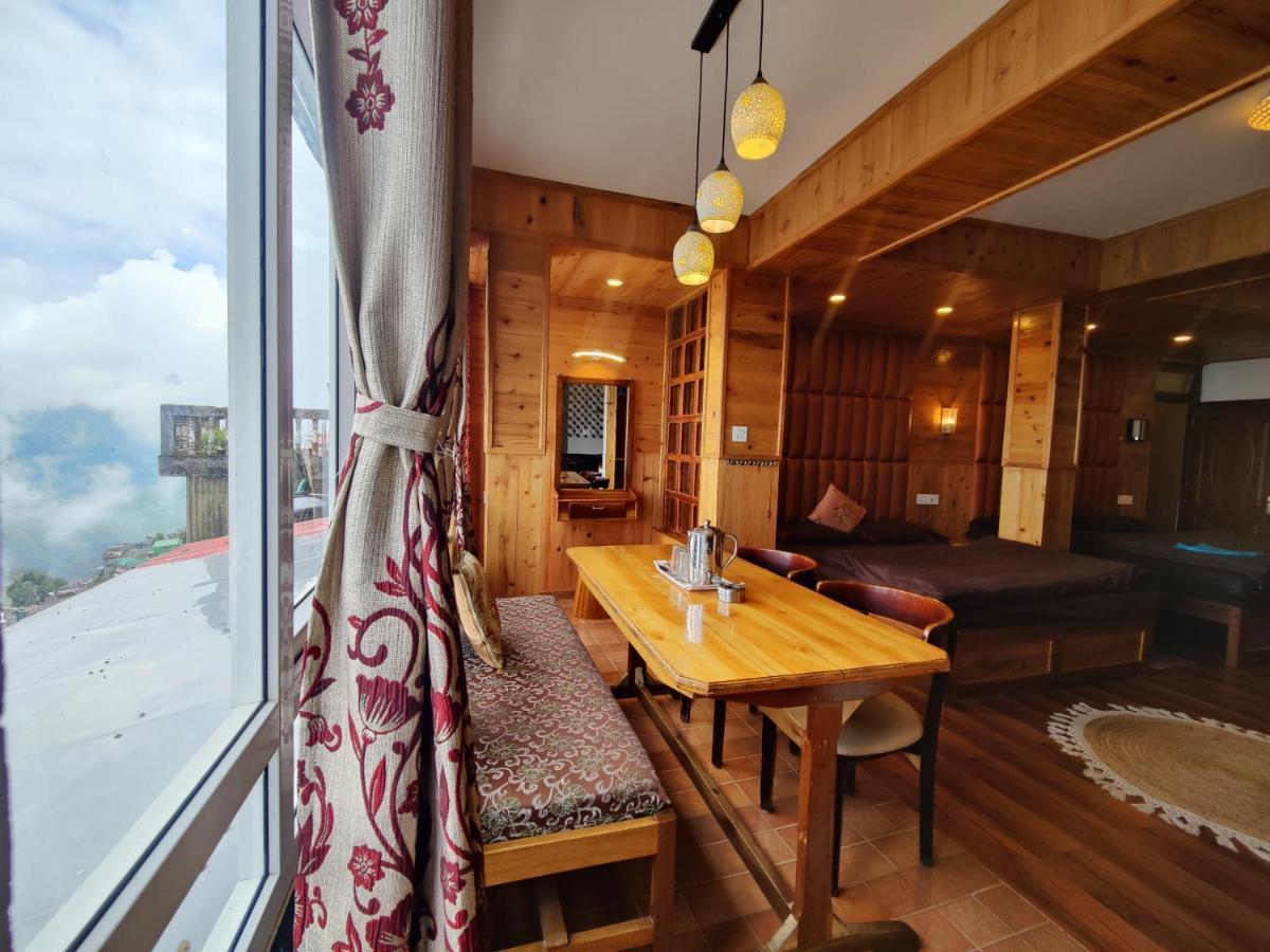 Hotel Golden Orchid Дарджилинг Экстерьер фото