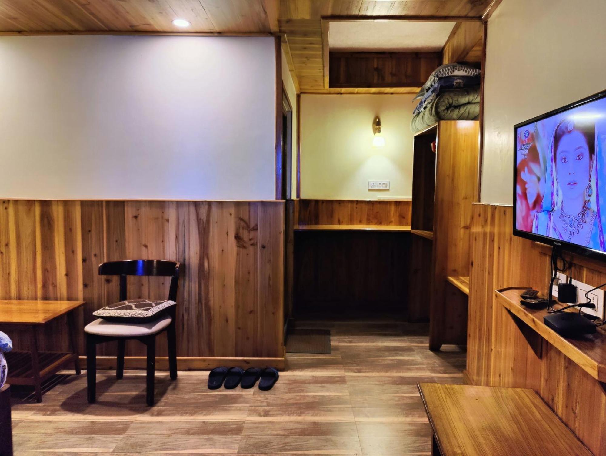 Hotel Golden Orchid Дарджилинг Экстерьер фото