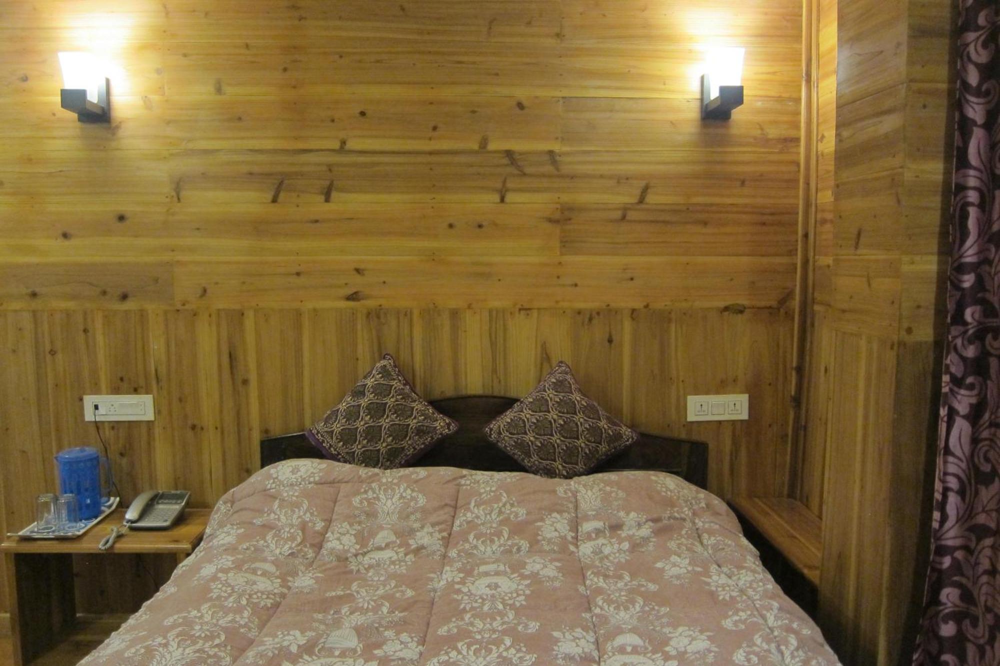 Hotel Golden Orchid Дарджилинг Экстерьер фото
