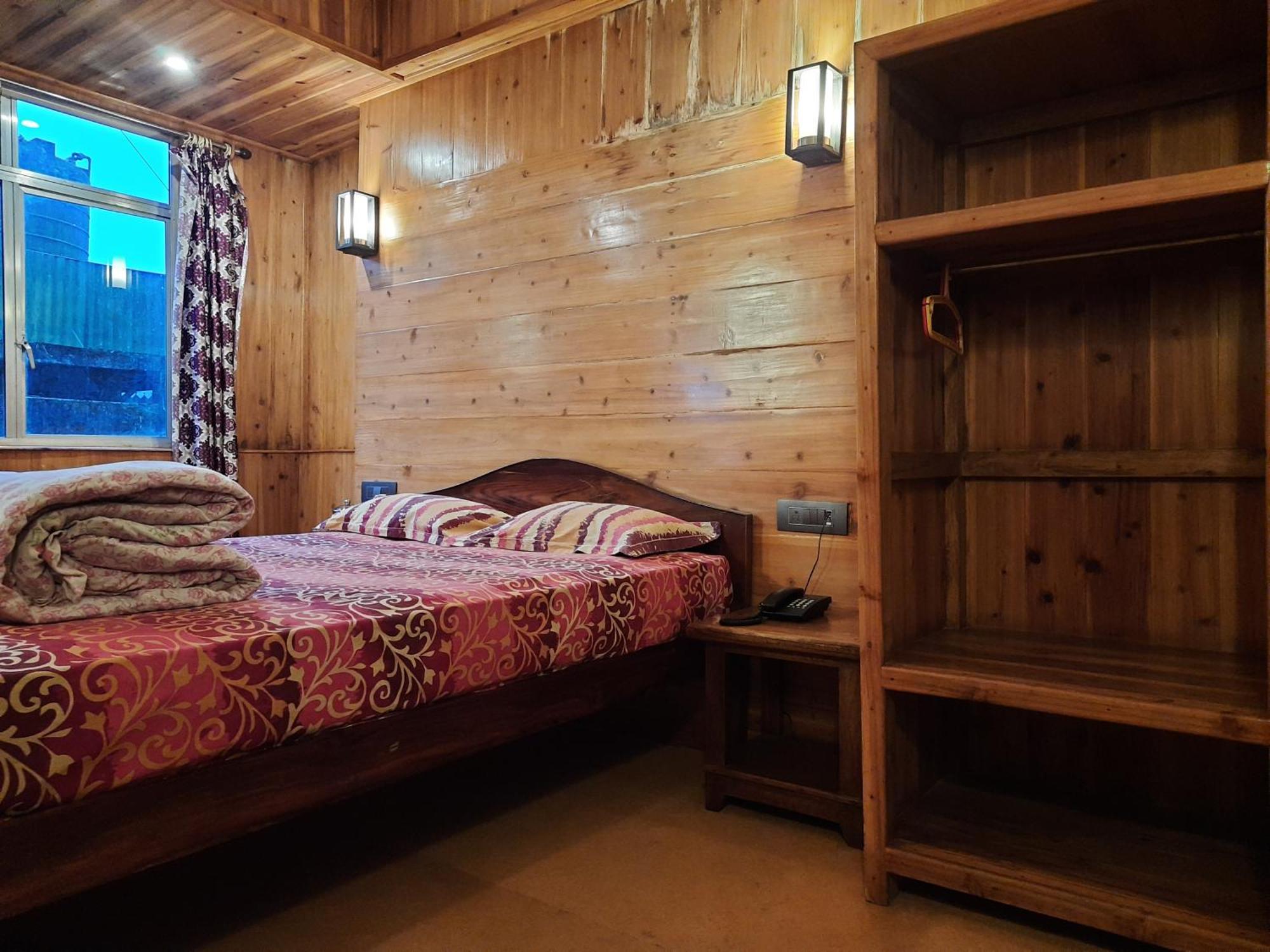 Hotel Golden Orchid Дарджилинг Экстерьер фото