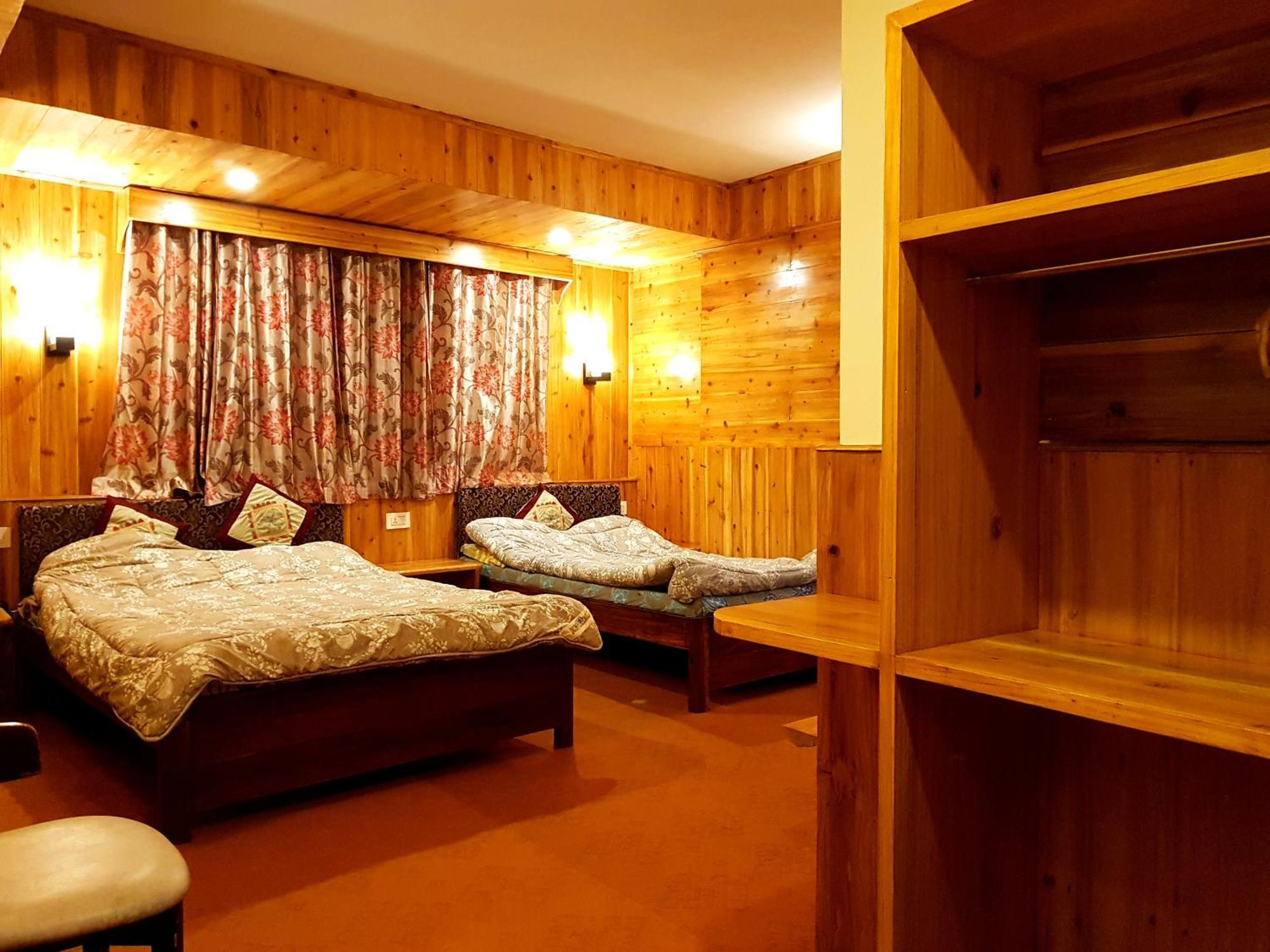 Hotel Golden Orchid Дарджилинг Экстерьер фото