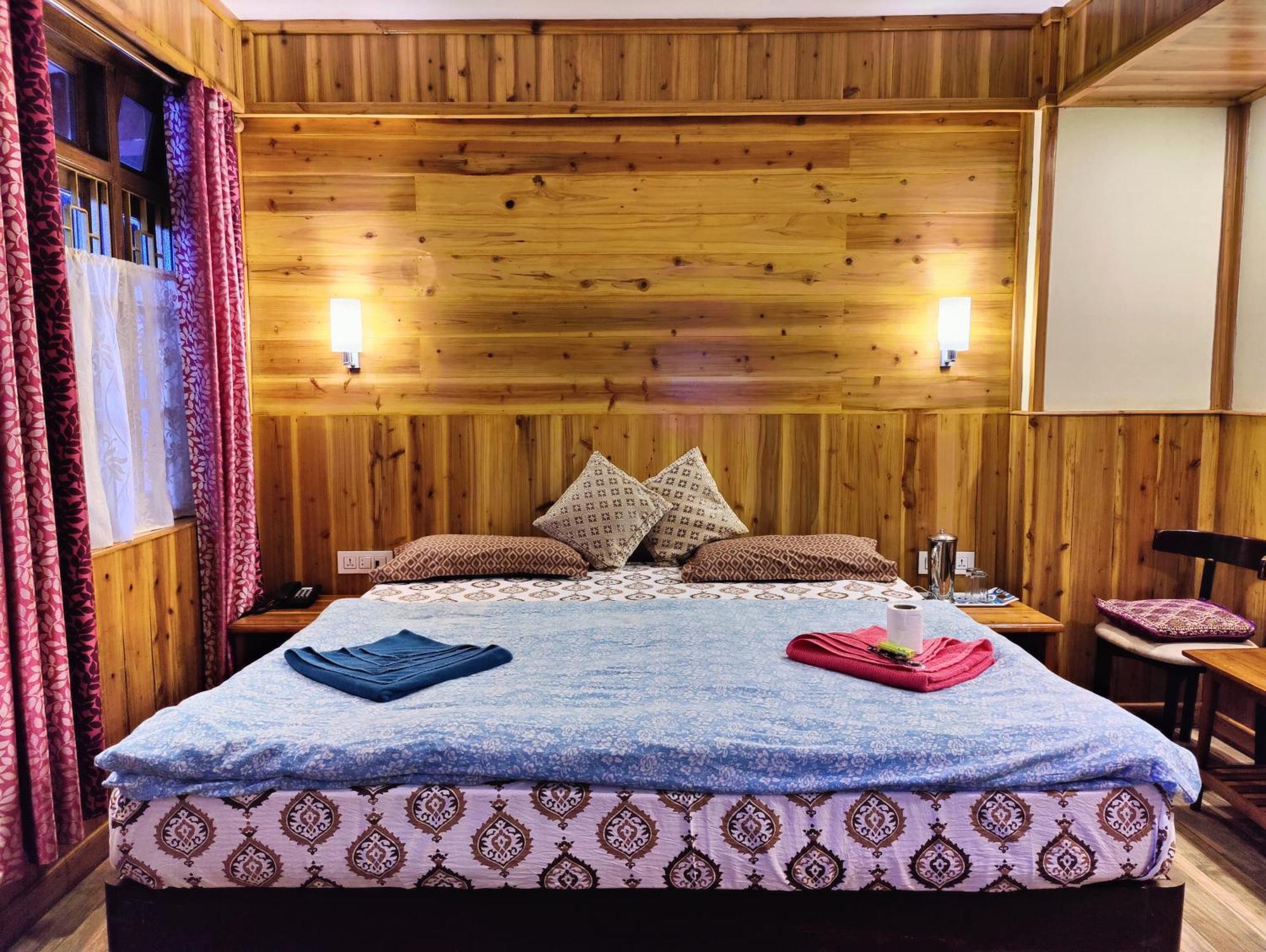 Hotel Golden Orchid Дарджилинг Экстерьер фото