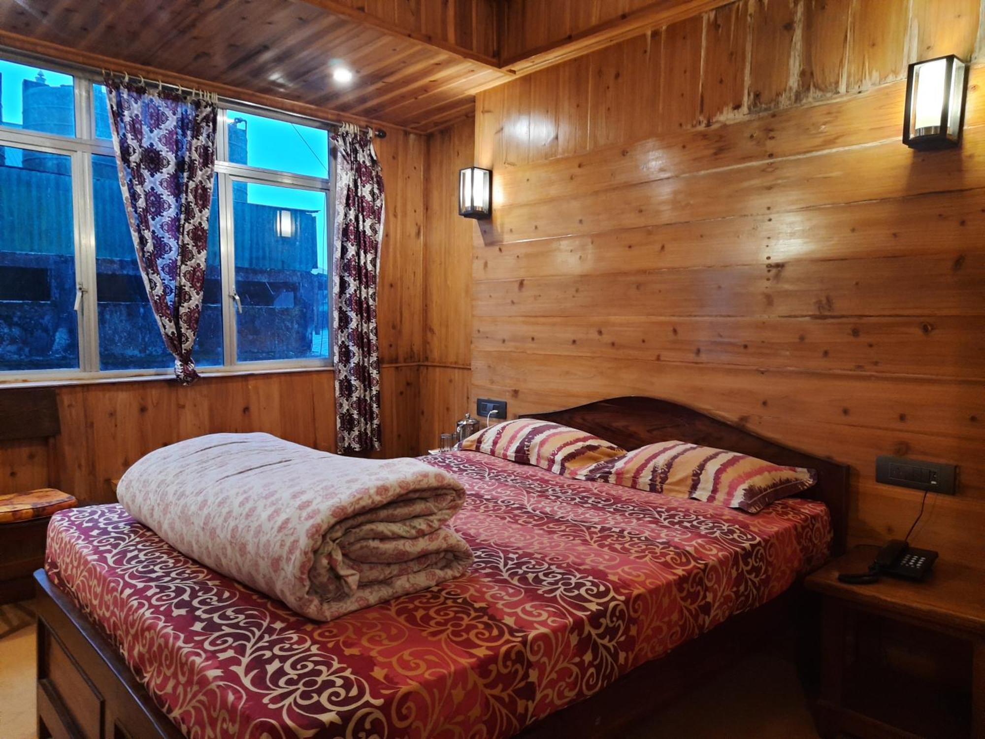 Hotel Golden Orchid Дарджилинг Экстерьер фото