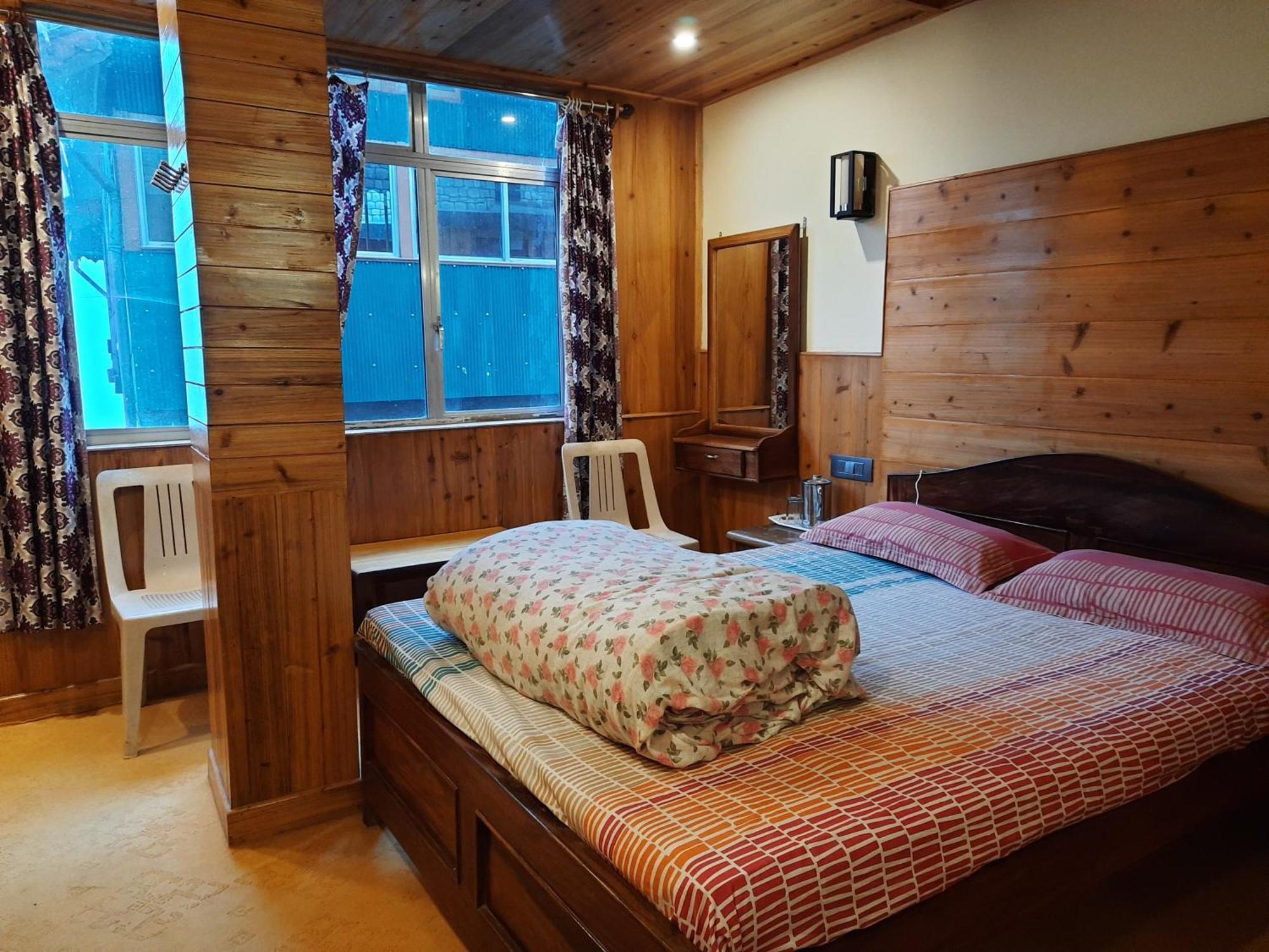 Hotel Golden Orchid Дарджилинг Экстерьер фото