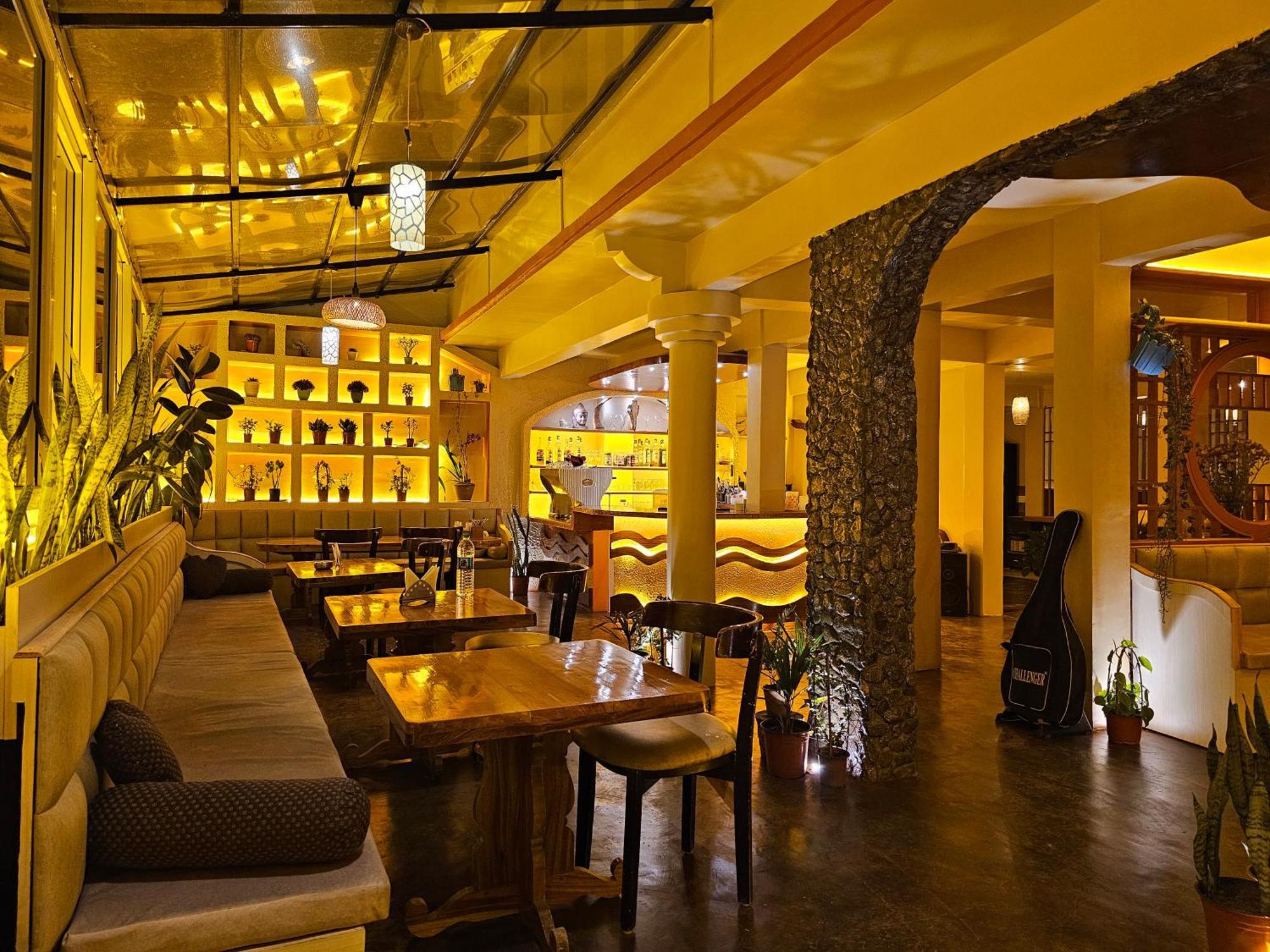 Hotel Golden Orchid Дарджилинг Экстерьер фото