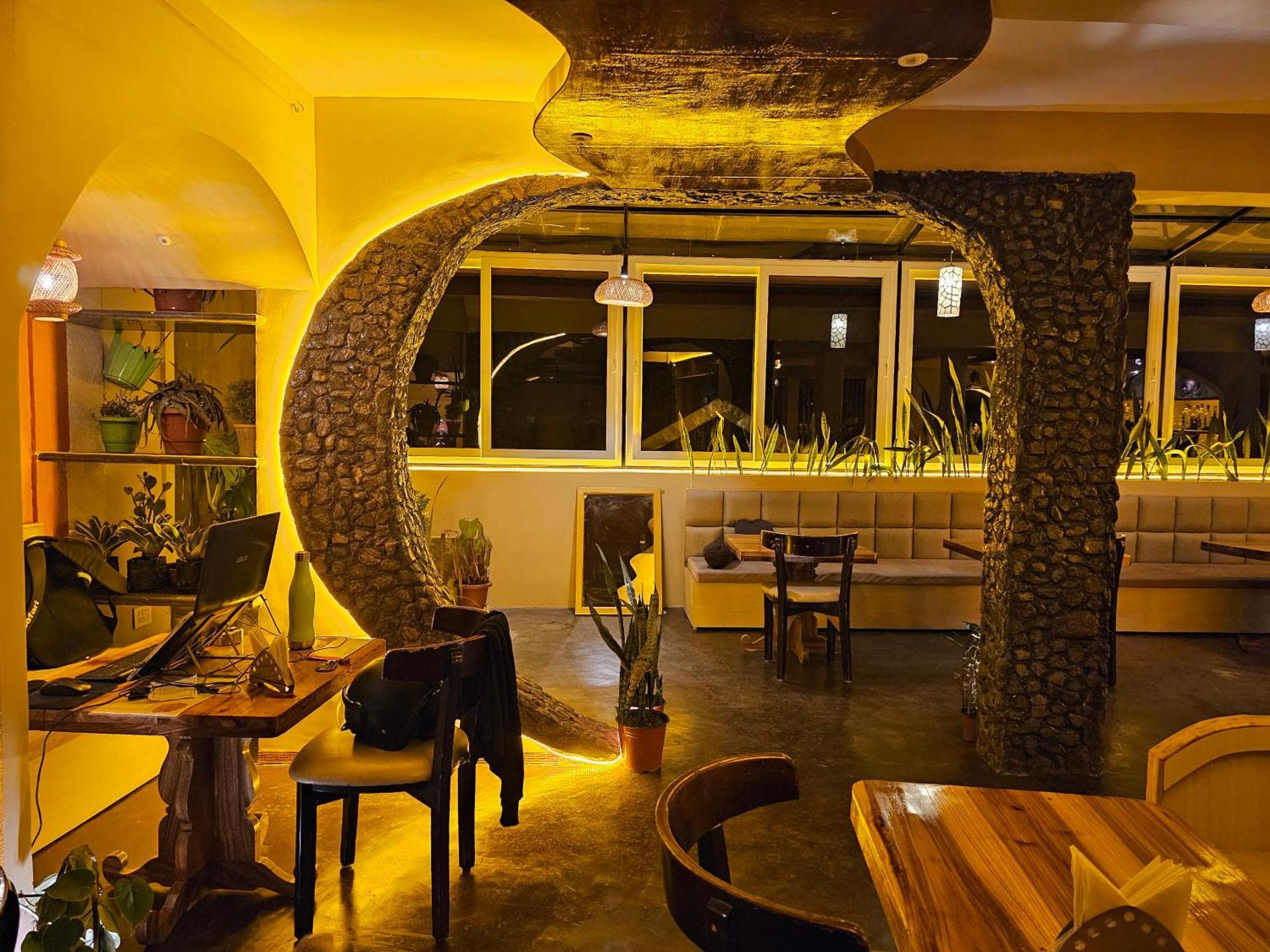 Hotel Golden Orchid Дарджилинг Экстерьер фото