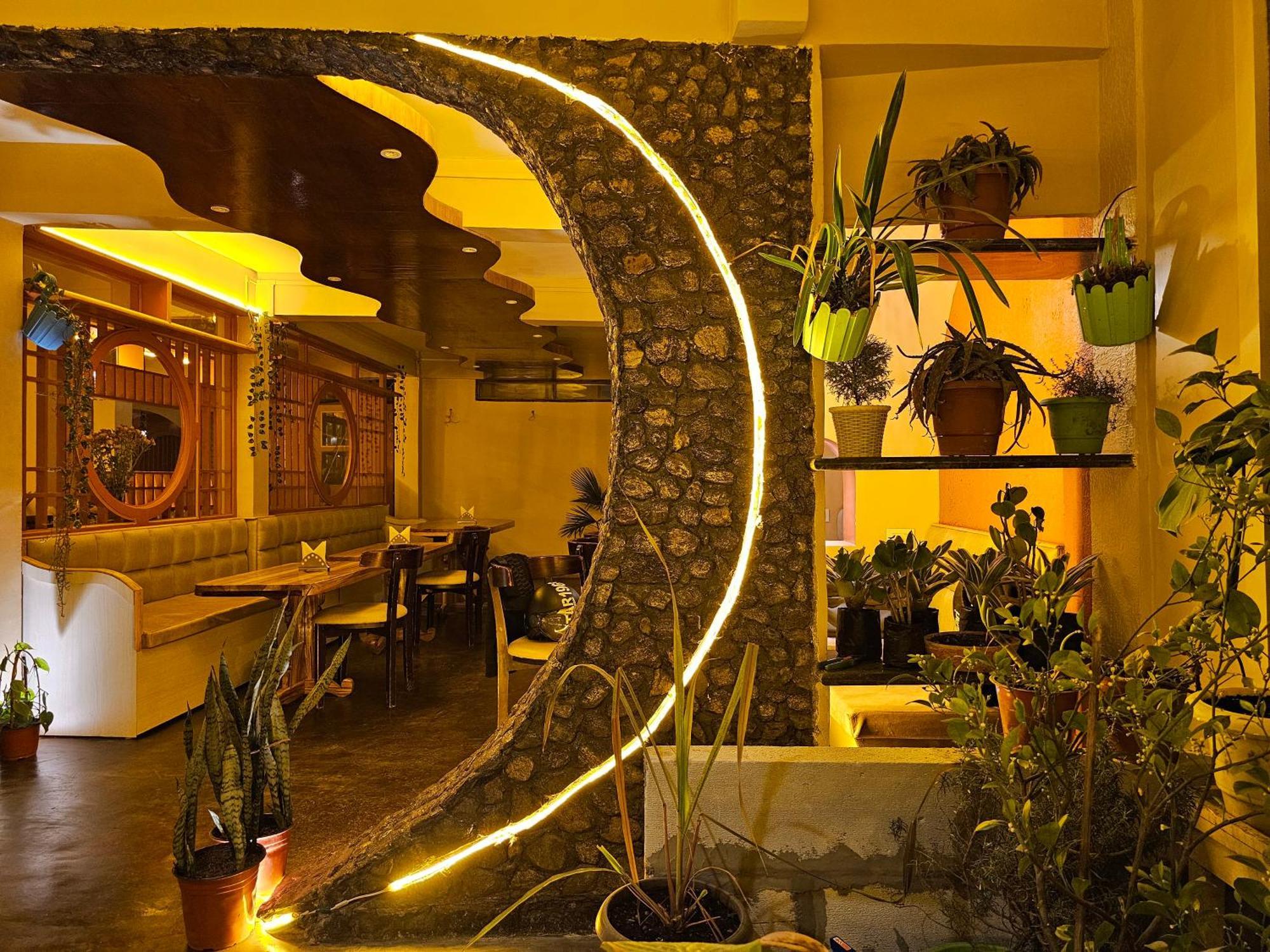 Hotel Golden Orchid Дарджилинг Экстерьер фото