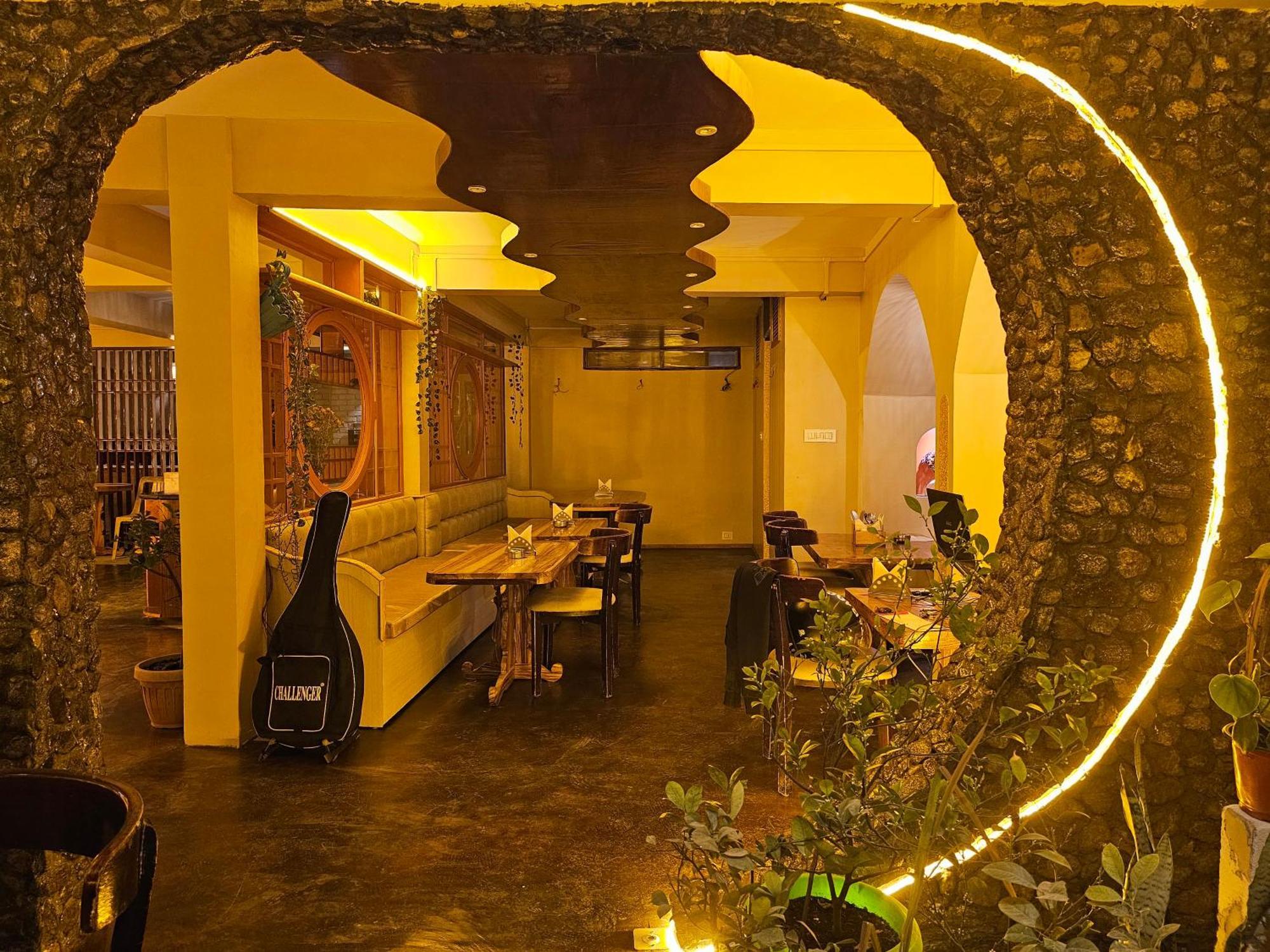 Hotel Golden Orchid Дарджилинг Экстерьер фото