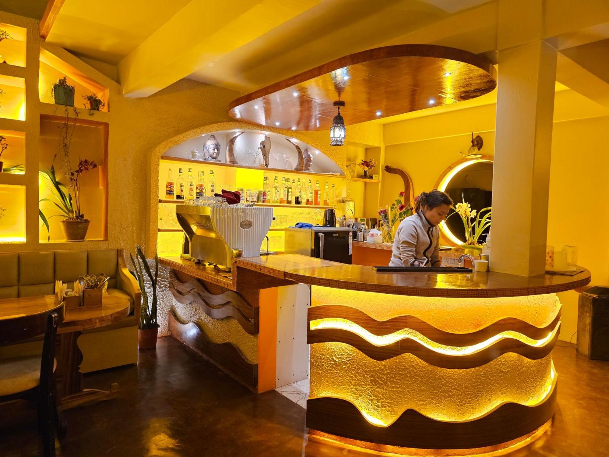 Hotel Golden Orchid Дарджилинг Экстерьер фото