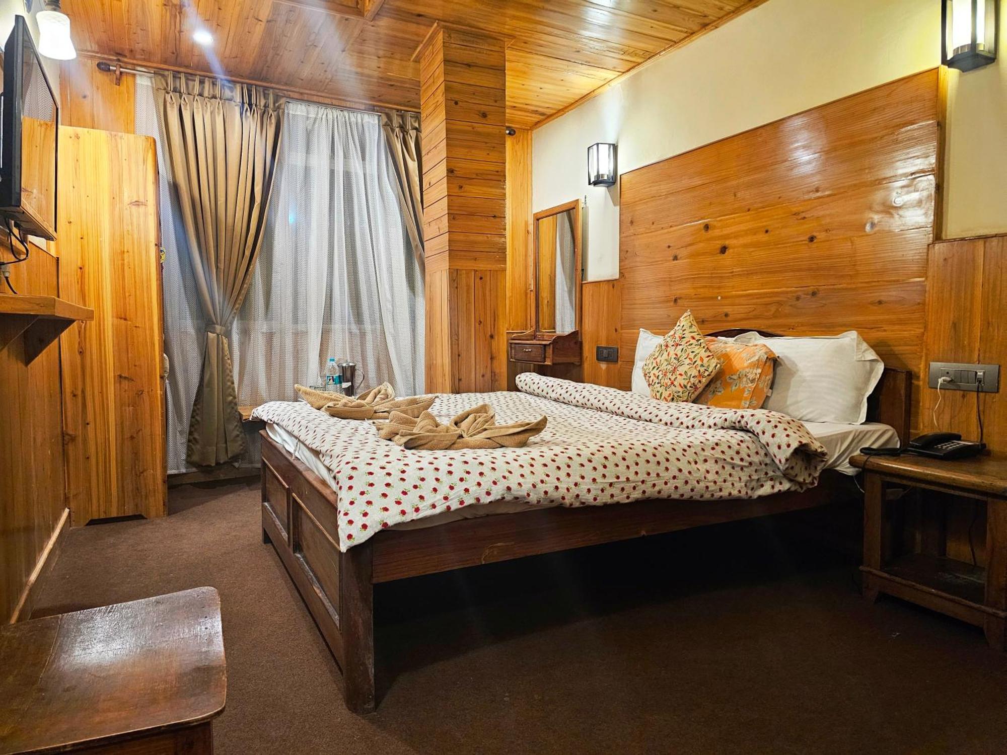 Hotel Golden Orchid Дарджилинг Экстерьер фото