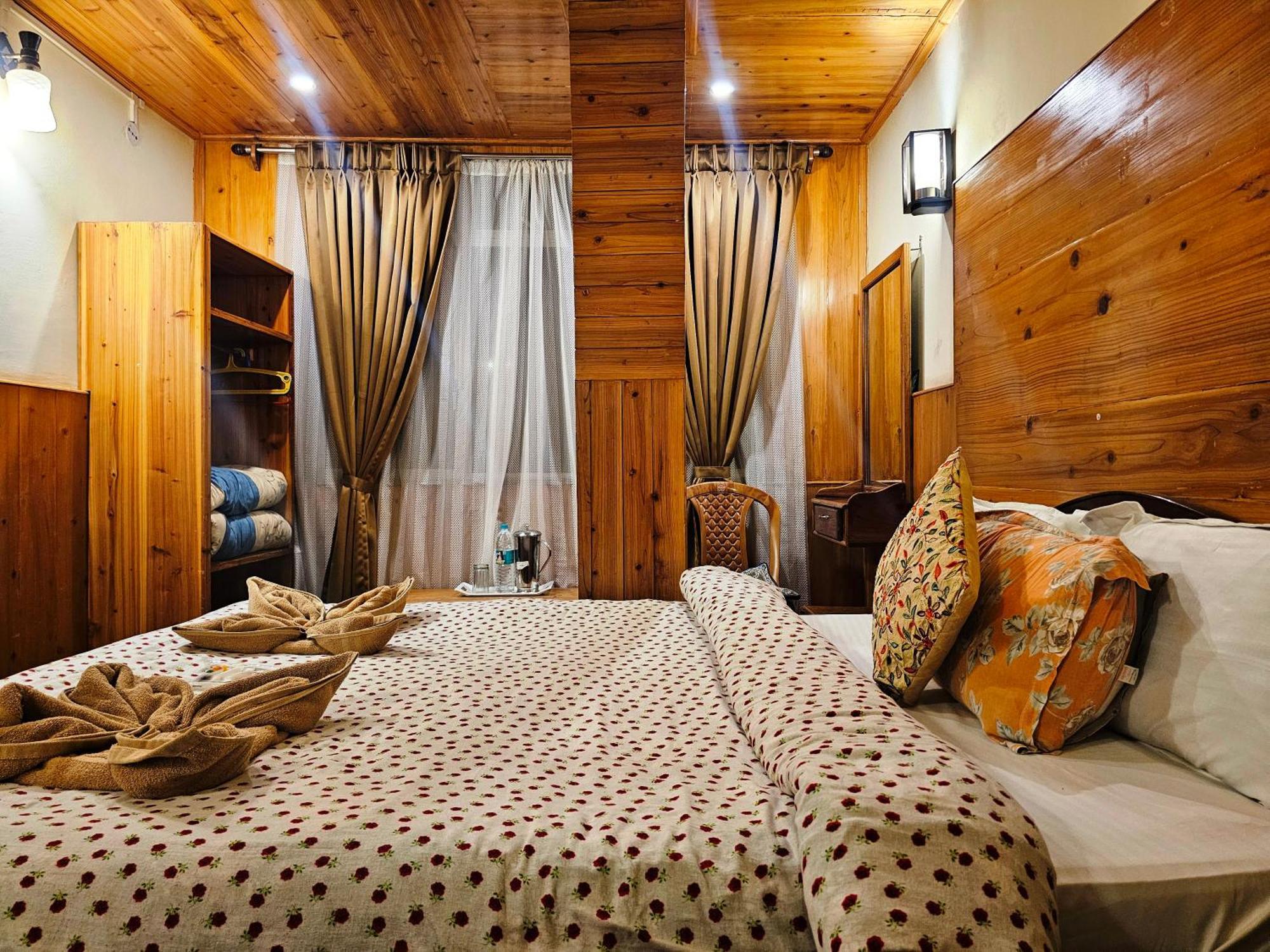 Hotel Golden Orchid Дарджилинг Экстерьер фото