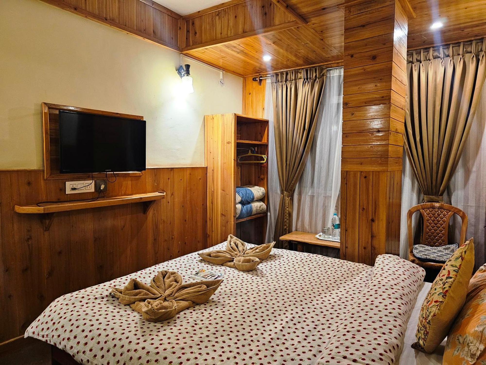Hotel Golden Orchid Дарджилинг Экстерьер фото